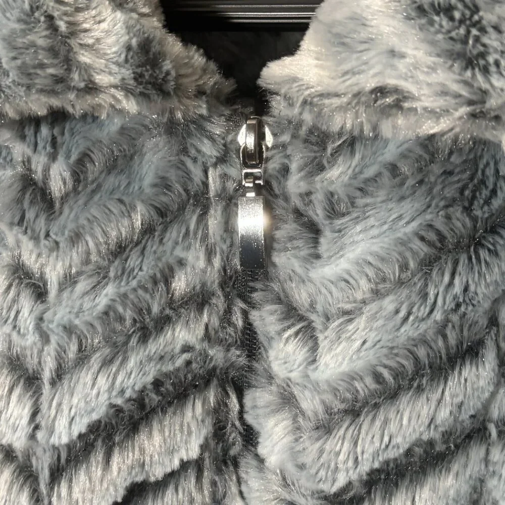 Sabrina Lauren Chevron Faux Fur Vest Silvery Blue Grey Alpine Chic Size L EUC
